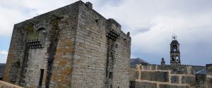 Torre del Homenaje, conocida como el Macho. Castillo de los Condes de Benavente.